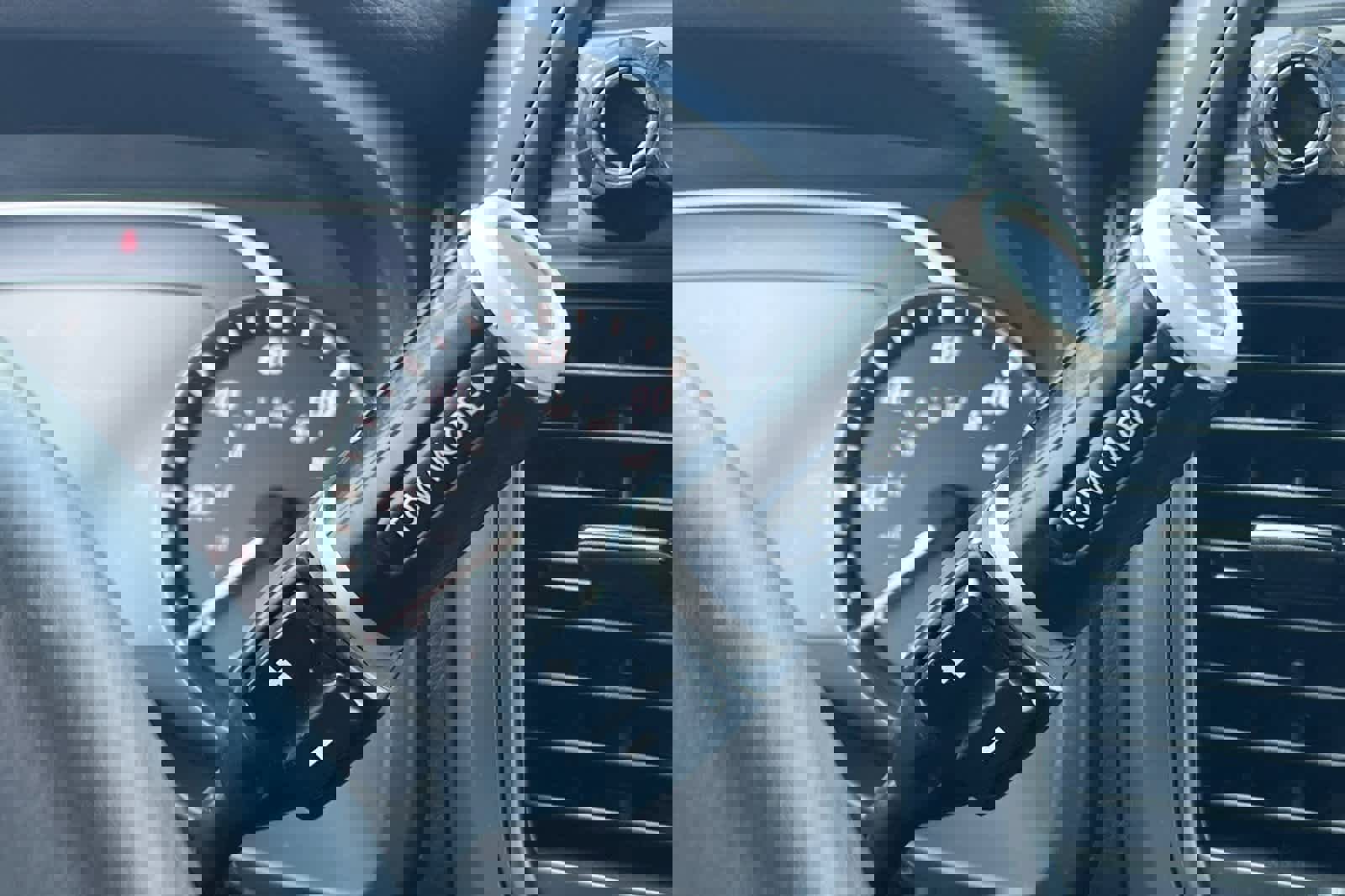 Used 2023 Nissan Titan SV image 24