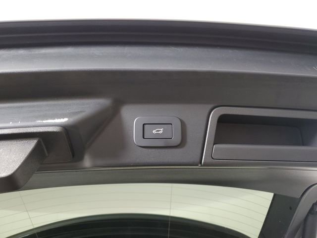 Used 2025 Land Rover Range Rover Velar Dynamic SE image 8