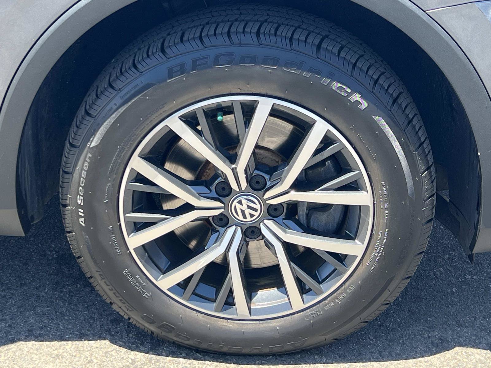 Used 2019 Volkswagen Tiguan SE w/ Panoramic Sunroof Package FWD image 30