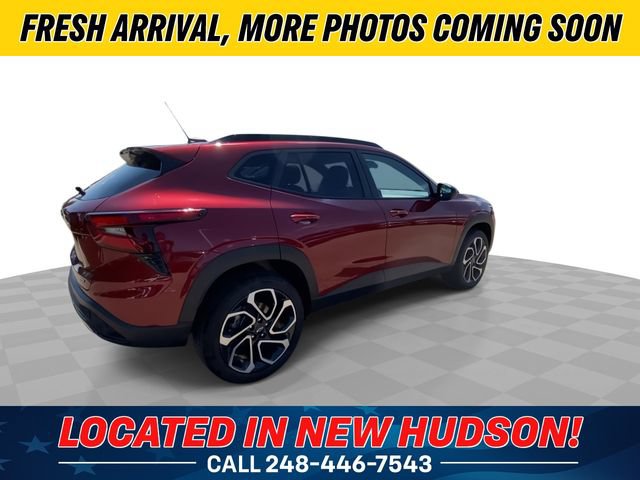 Used 2024 Chevrolet Trax RS FWD image 2