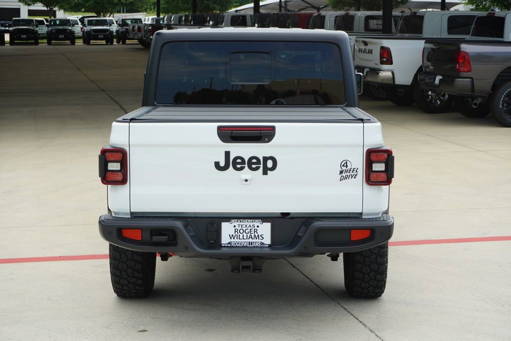 Used 2025 Jeep Gladiator Sport AWD/4WD image 4