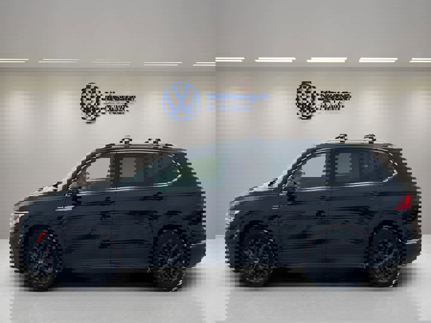 Certified 2024 Volkswagen Tiguan SE image 2