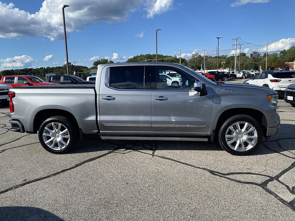 Used 2025 Chevrolet Silverado 1500 High Country AWD/4WD image 8