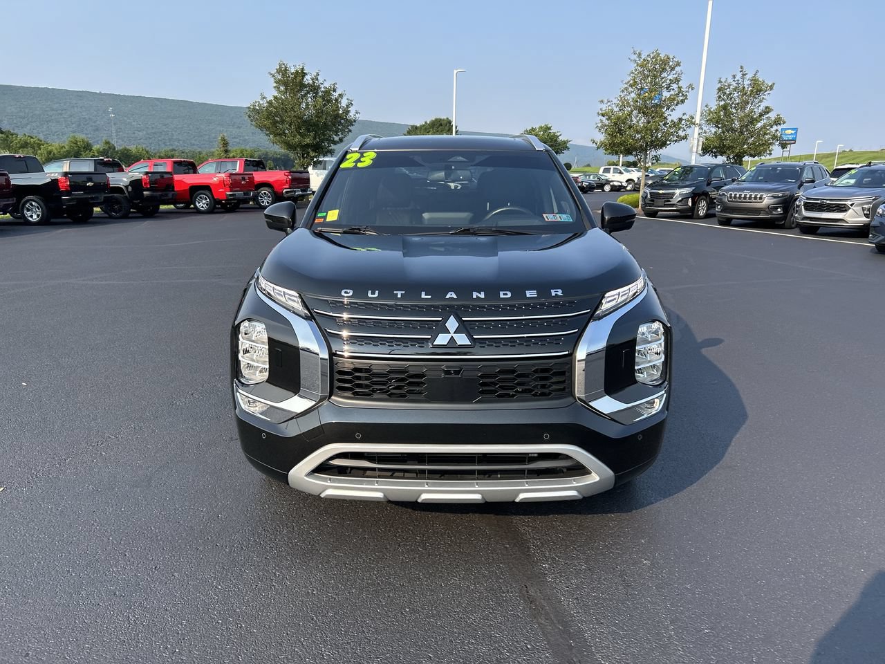 Used 2023 Mitsubishi Outlander SEL AWD/4WD image 2