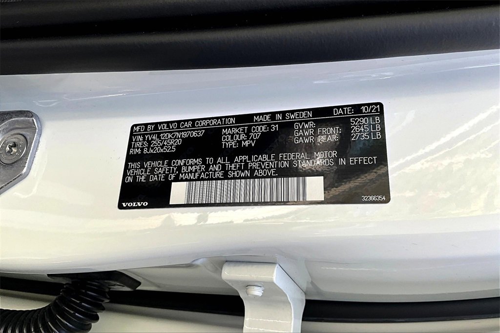 Certified 2022 Volvo XC60 B5 Momentum image 16