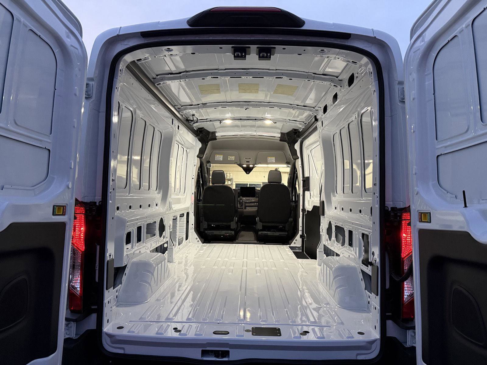 New 2026 Ford Transit 250 148 Medium Roof RWD image 24