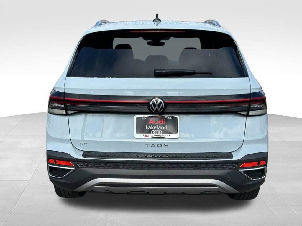 Used 2025 Volkswagen Taos SE image 4