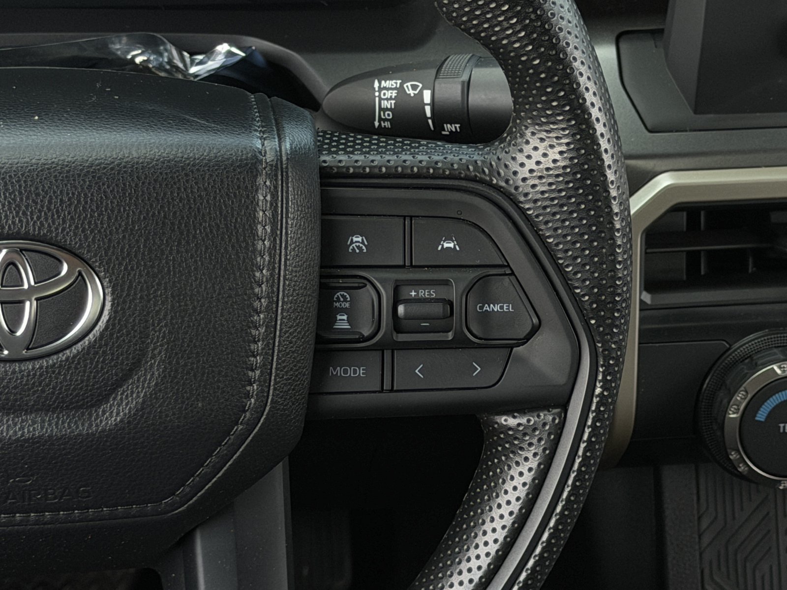 Used 2025 Toyota Tacoma SR5 AWD/4WD image 17