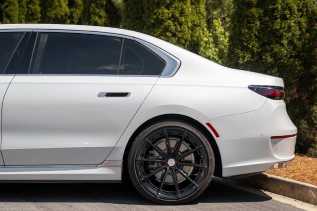 Used 2024 BMW i7 eDrive50 image 11