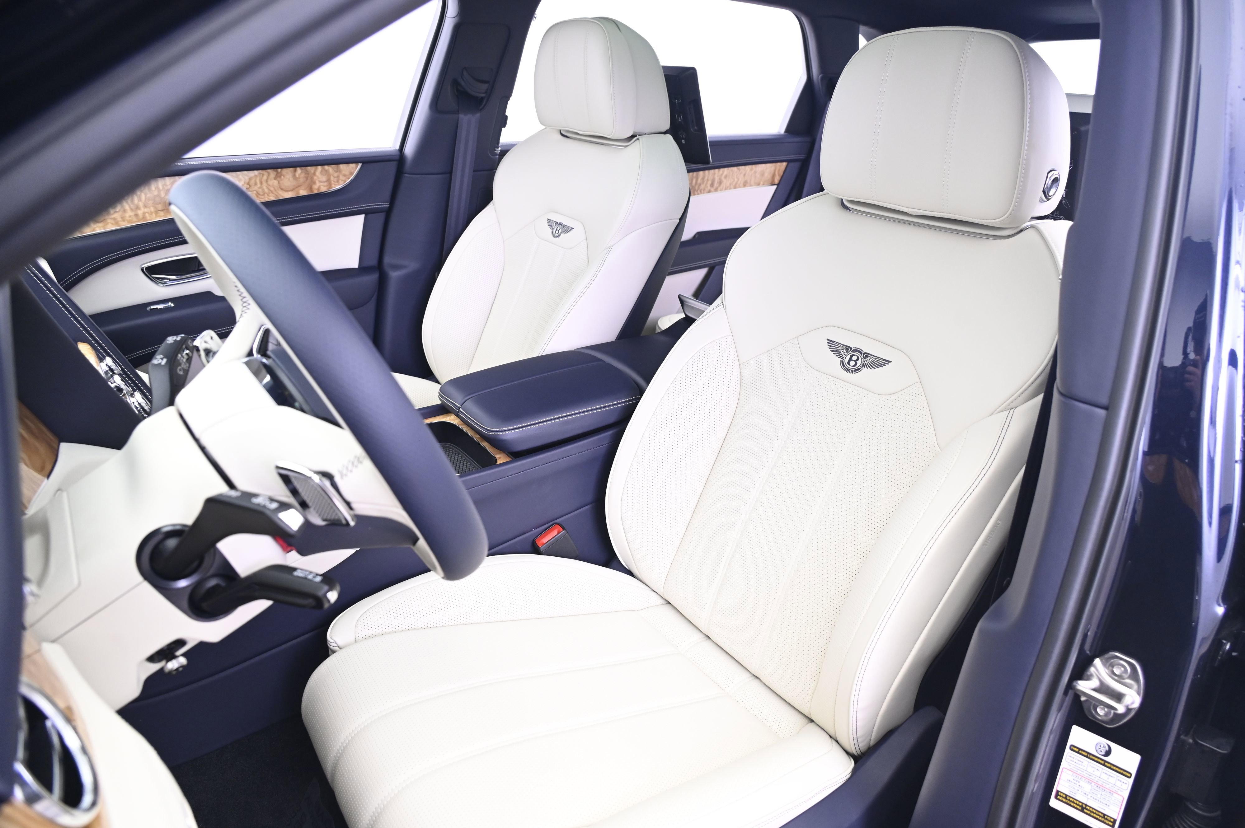 Used 2024 Bentley Bentayga Extended Wheelbase image 31