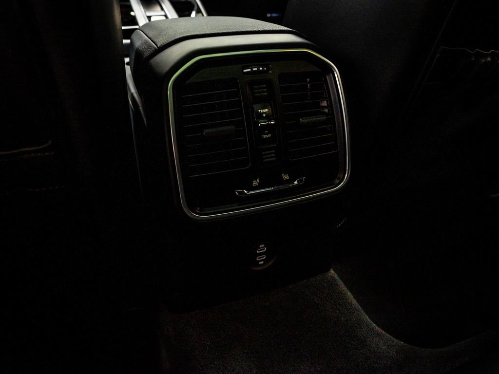 Used 2025 Porsche Macan image 30