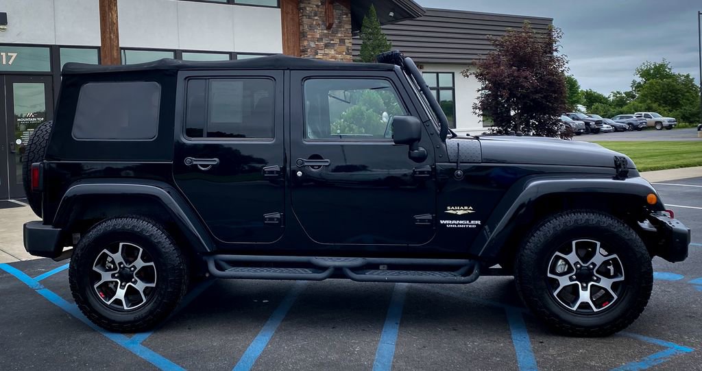 Used 2013 Jeep Wrangler Unlimited Sahara w/ Dual Top Group AWD/4WD image 10