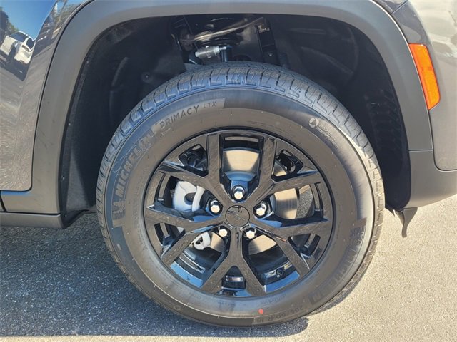 Used 2025 Jeep Grand Cherokee Altitude image 9