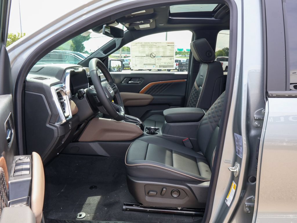 New 2026 GMC Canyon Denali w/ LPO, Black Badging Package AWD/4WD image 7