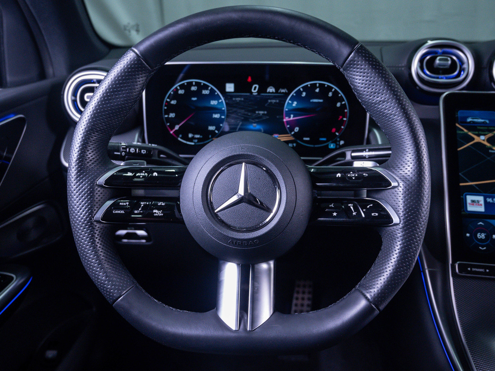 Used 2025 Mercedes-Benz GLC 300 4MATIC image 15