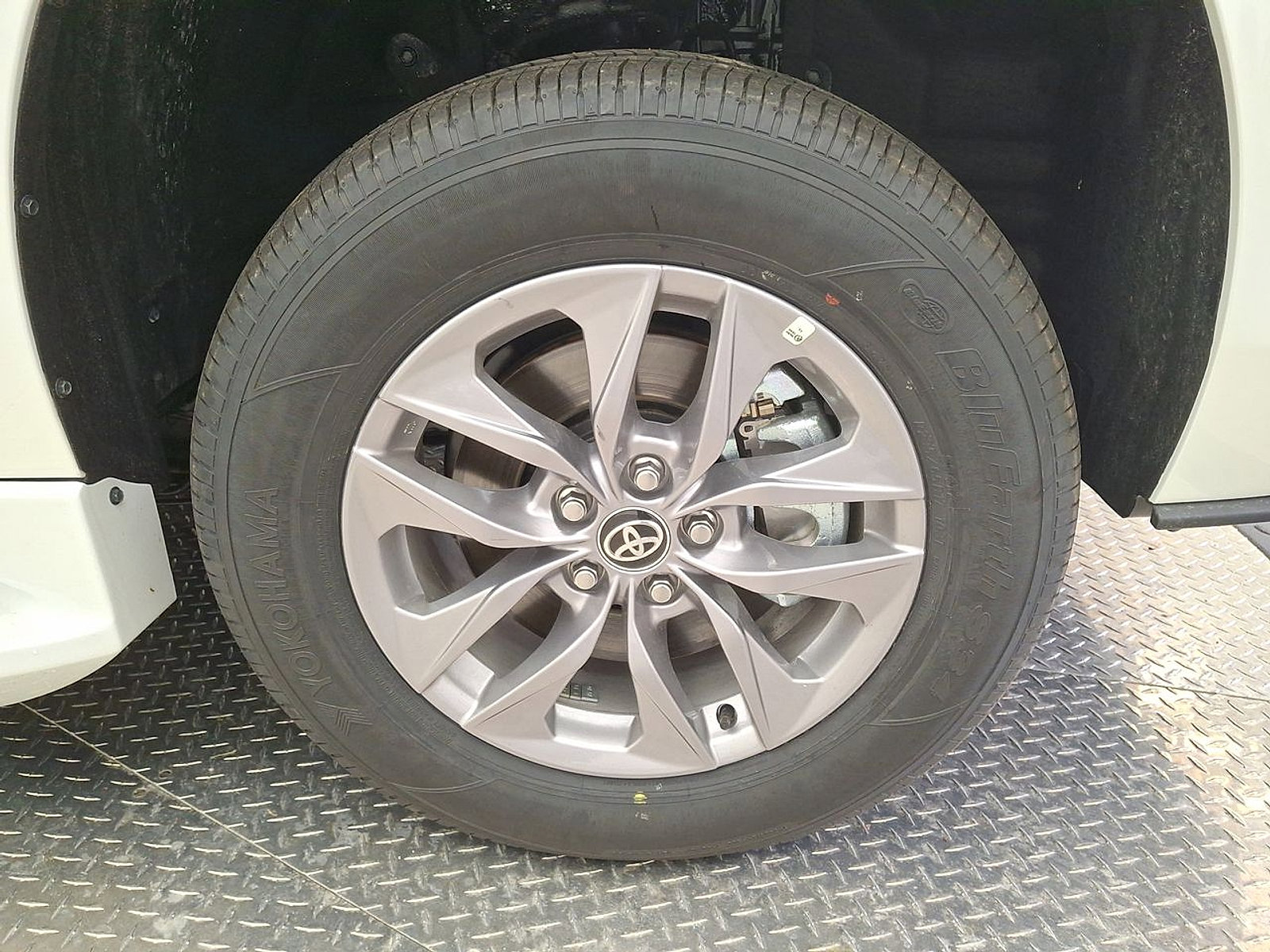 Used 2026 Toyota Sienna XLE FWD image 27