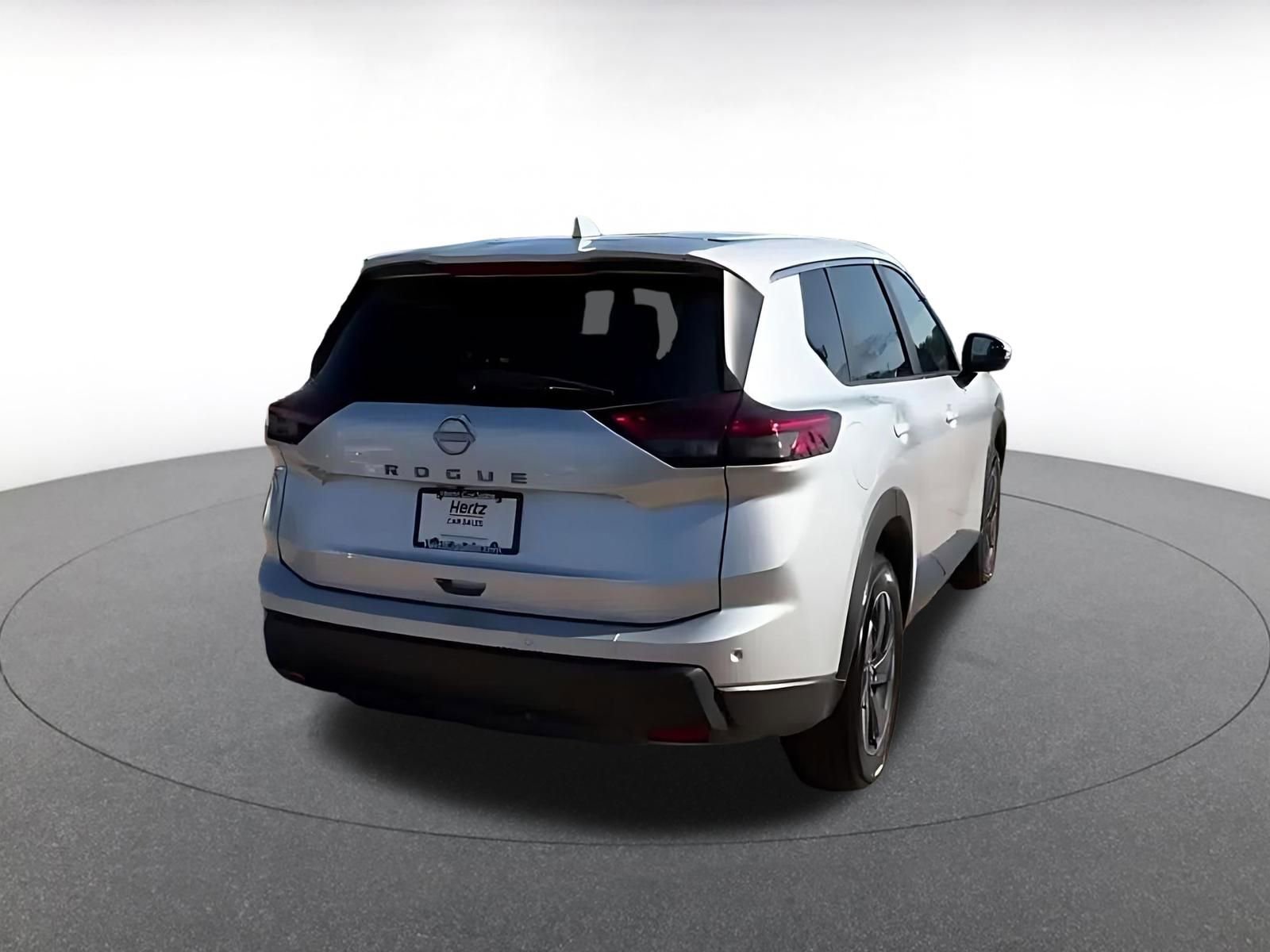 Used 2025 Nissan Rogue SV FWD image 14