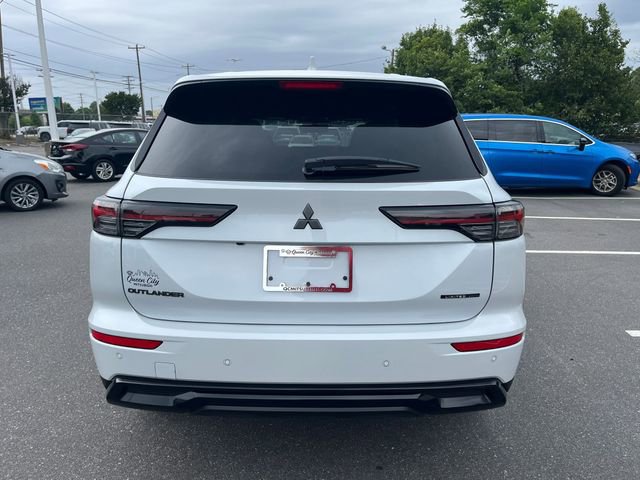 New 2026 Mitsubishi Outlander LE FWD image 4