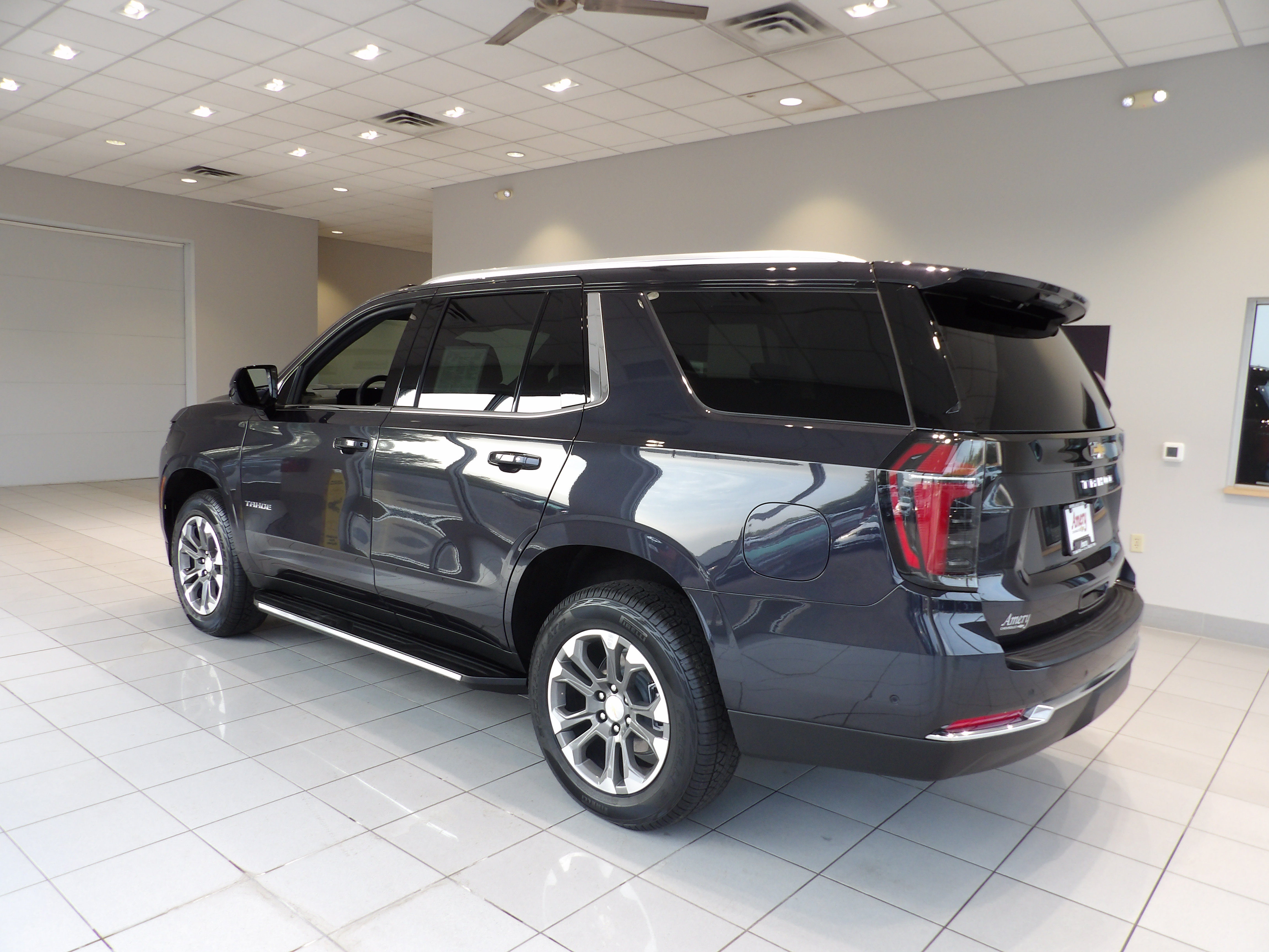 Used 2025 Chevrolet Tahoe LS AWD/4WD image 6