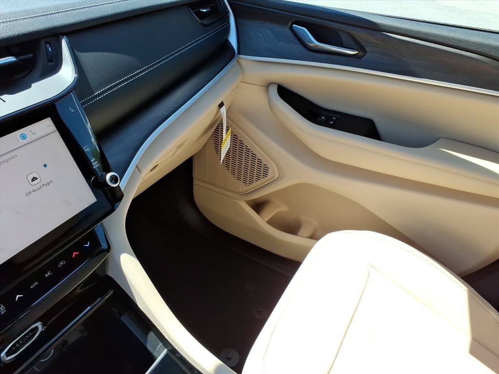 New 2026 Jeep Grand Cherokee Limited AWD/4WD image 17