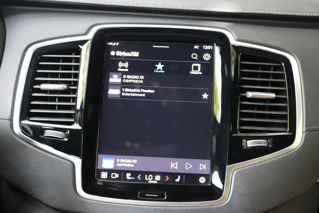 Used 2023 Volvo XC90 T8 Ultimate image 41