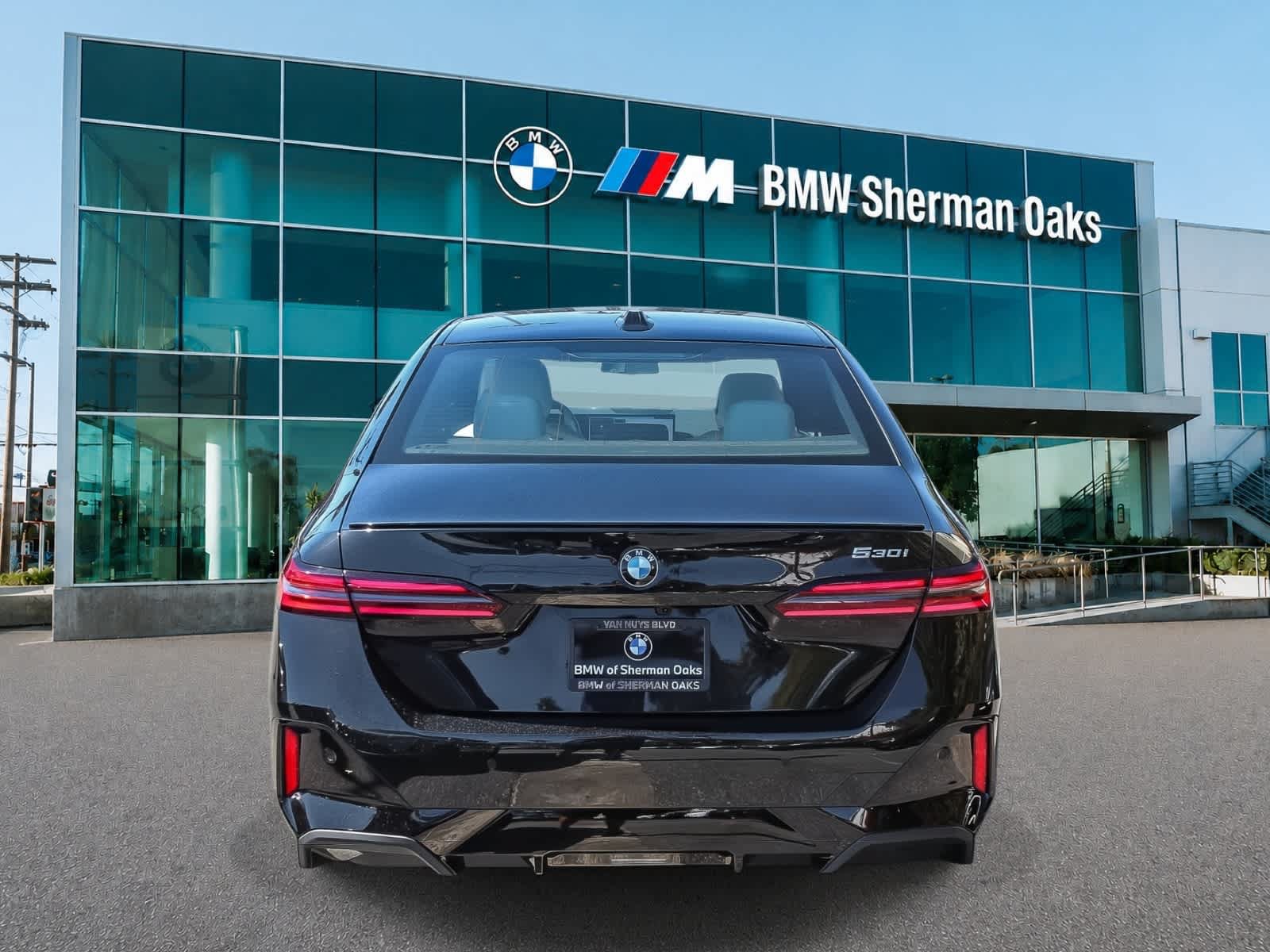 Used 2026 BMW 530i w/ M Sport Package RWD image 5