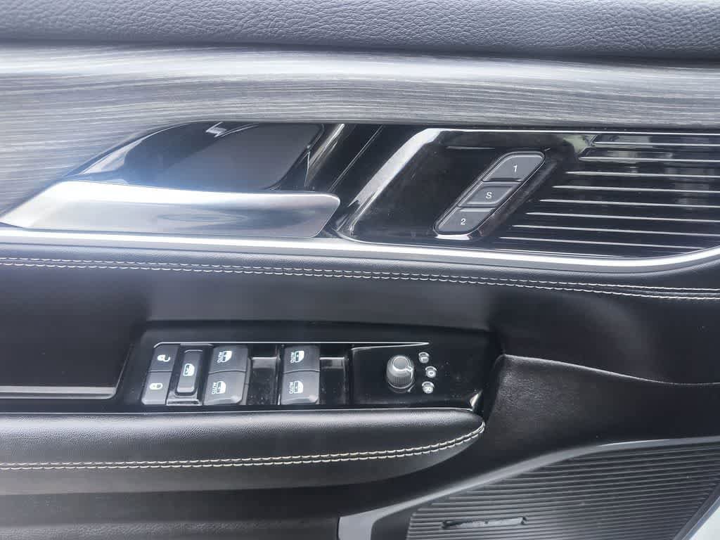 Used 2023 Jeep Wagoneer L Series II AWD/4WD image 13