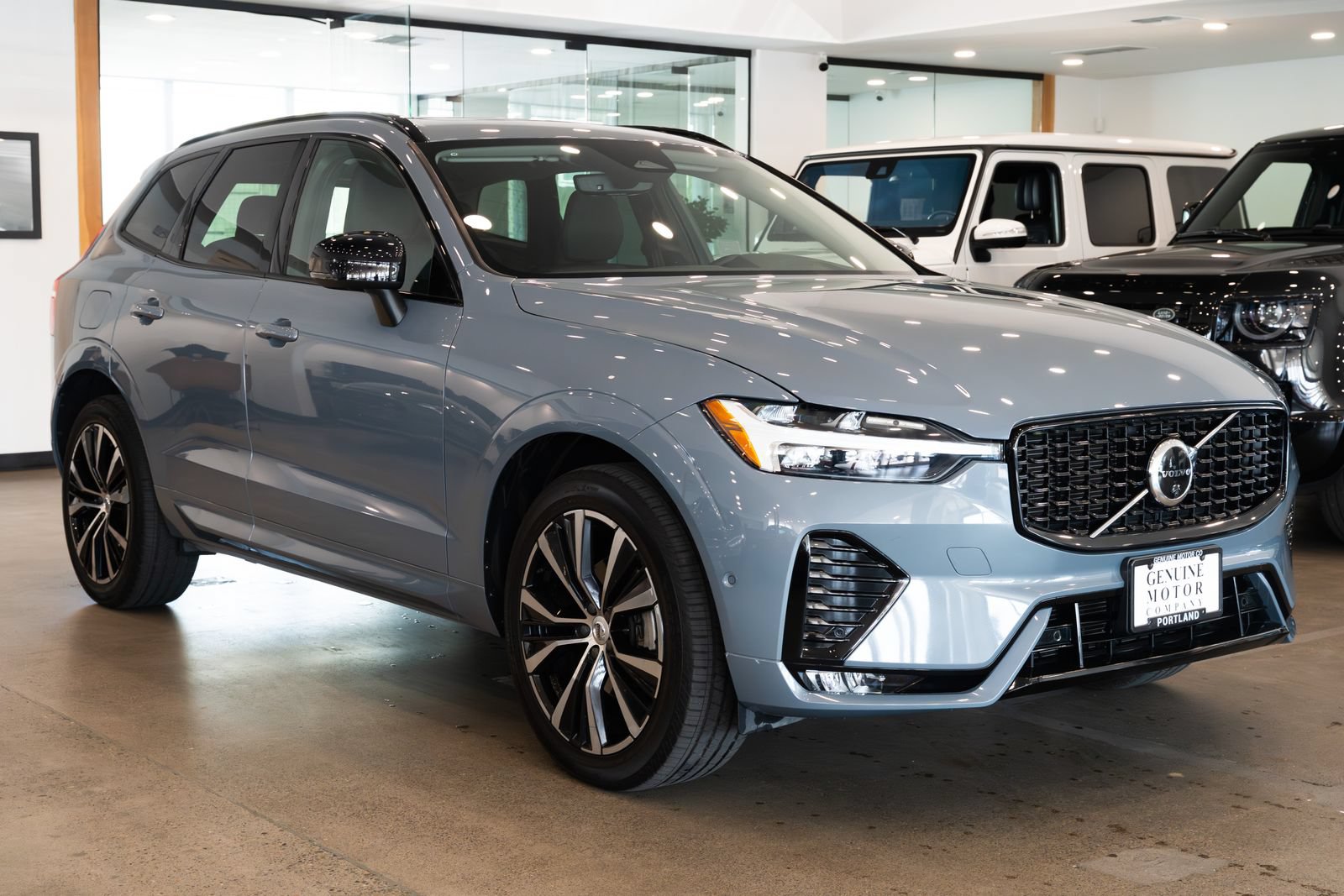 Used 2023 Volvo XC60 B5 Plus w/ Protection Package Premier AWD/4WD image 3