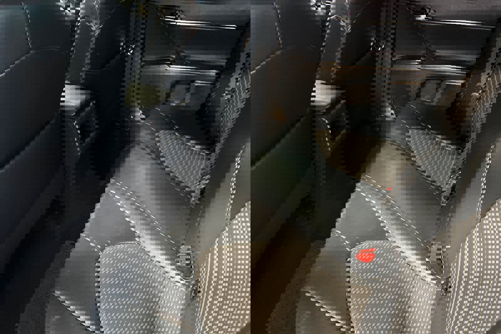 Used 2021 Toyota Camry SE image 5