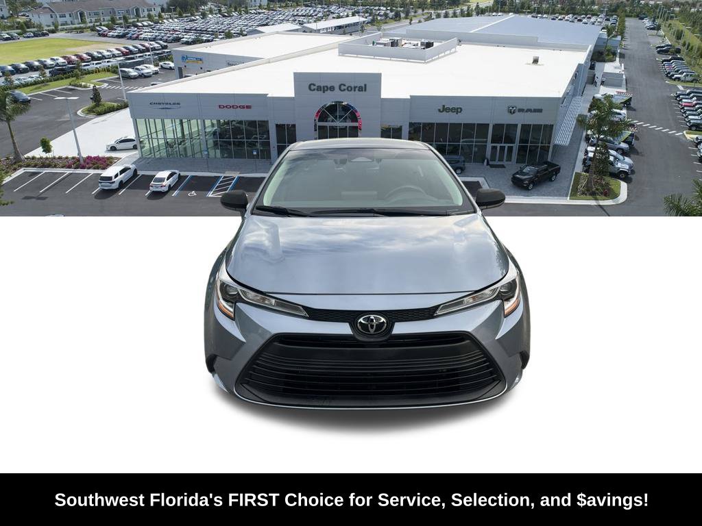 Used 2025 Toyota Corolla LE FWD image 2
