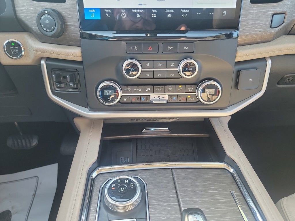 Used 2023 Ford Expedition Limited image 21