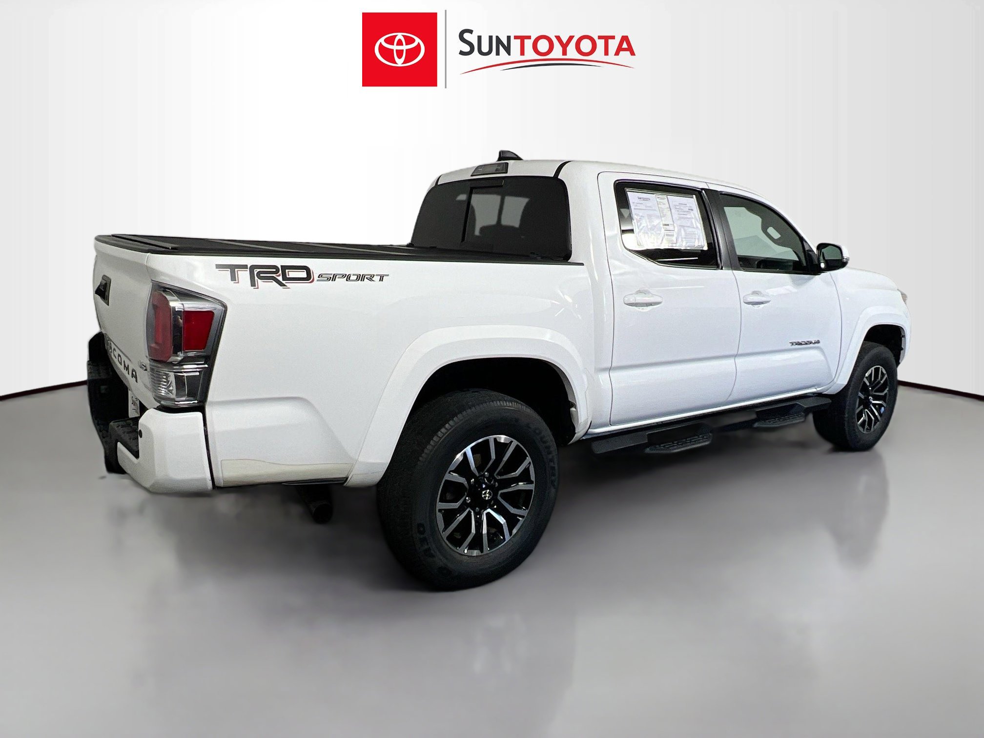 Used 2022 Toyota Tacoma TRD Sport w/ Technology Package image 4