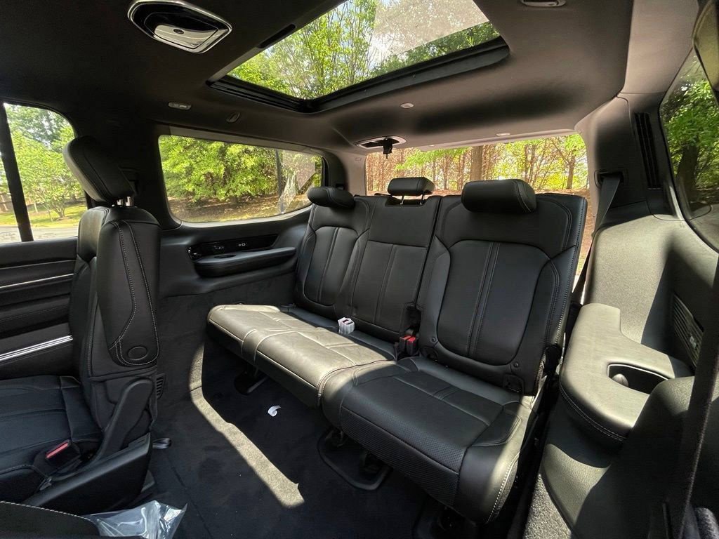New 2026 Jeep Grand Wagoneer Summit w/ Premium Group III AWD/4WD image 9