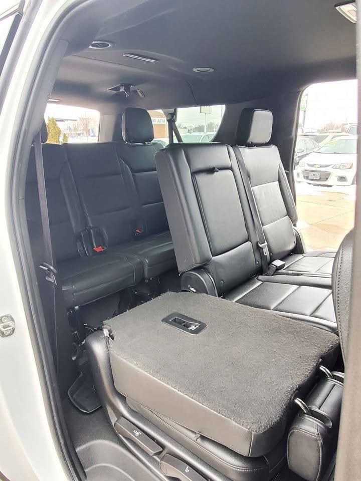 Used 2022 Chevrolet Suburban LT image 17