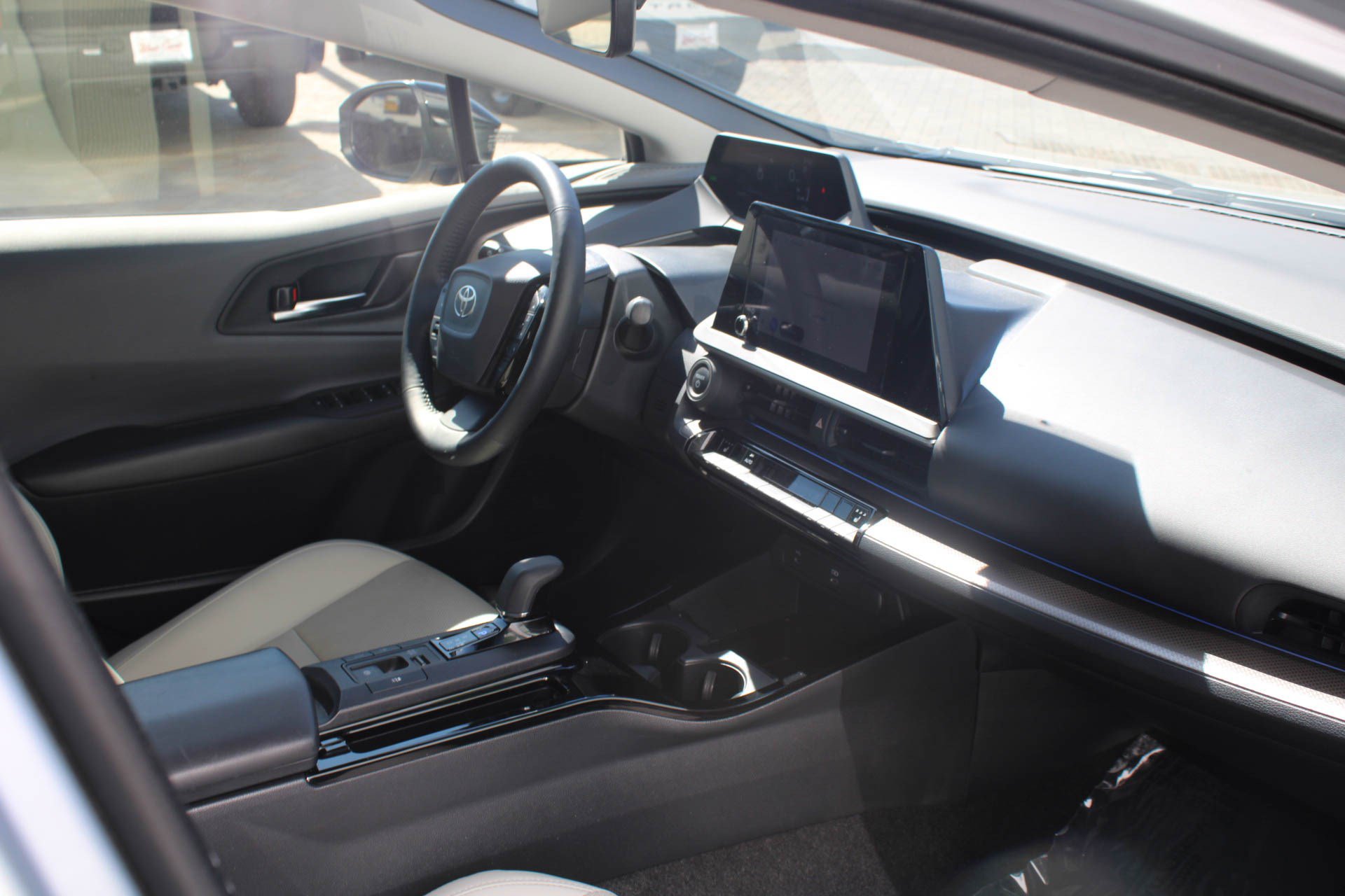 Certified 2024 Toyota Prius XLE FWD image 18