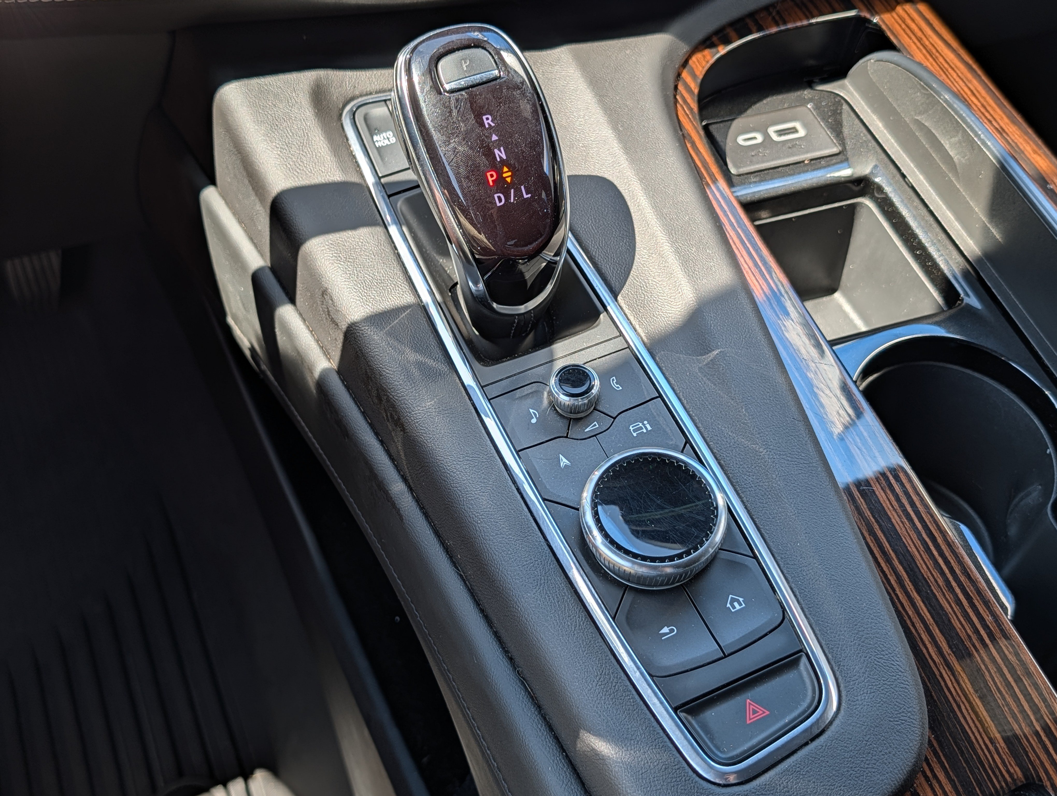 Used 2023 Cadillac Escalade Premium Luxury w/ LPO, Floor Liner Package AWD/4WD image 24