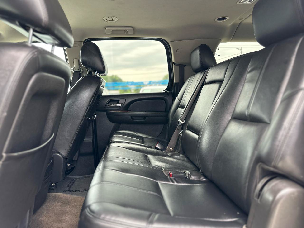 Used 2014 Chevrolet Suburban LT RWD image 12