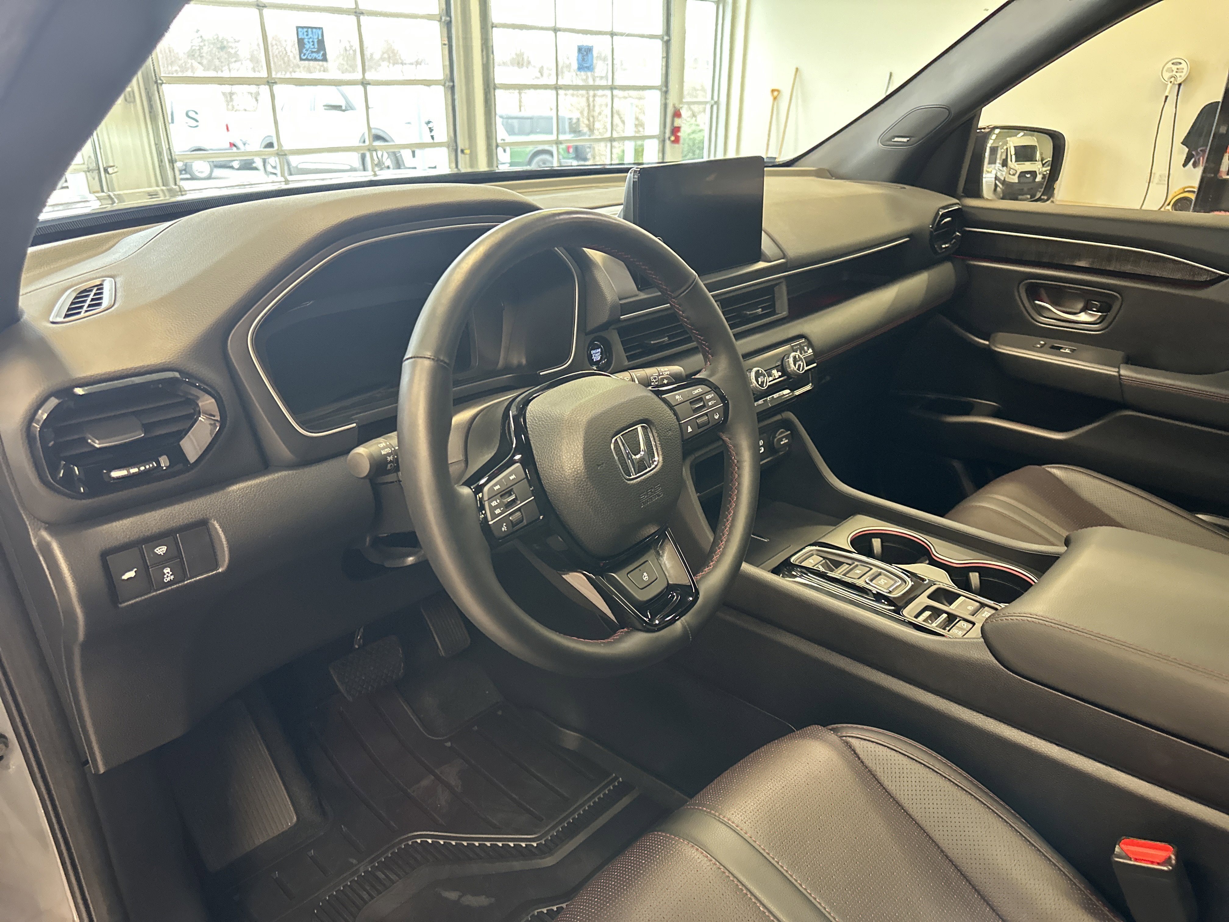 Used 2025 Honda Pilot Black Edition image 26