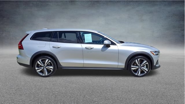 Used 2025 Volvo V60 B5 Cross Country Plus AWD/4WD image 9