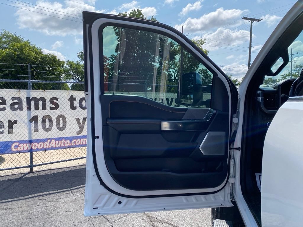 Used 2023 Ford F350 Platinum w/ Tremor Off-Road Package AWD/4WD image 15