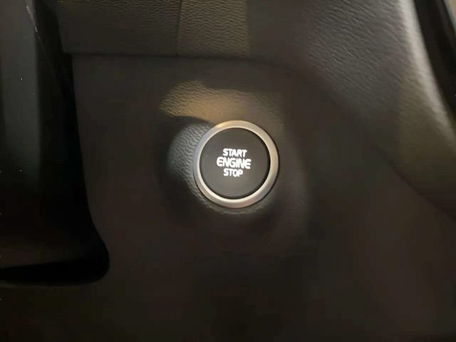 Used 2025 Volvo XC40 B5 Plus AWD/4WD image 38