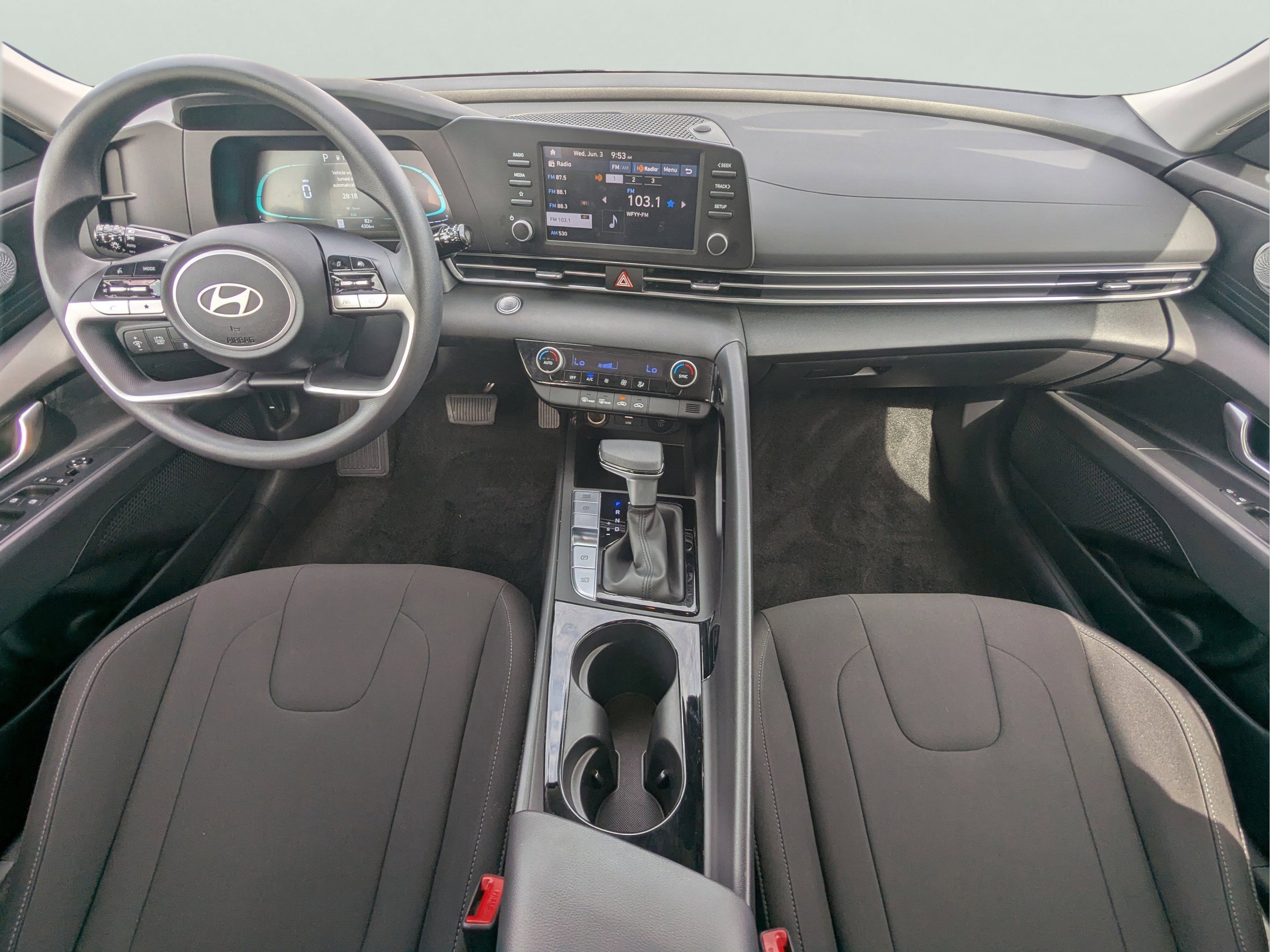 Used 2025 Hyundai Elantra Hybrid FWD image 11