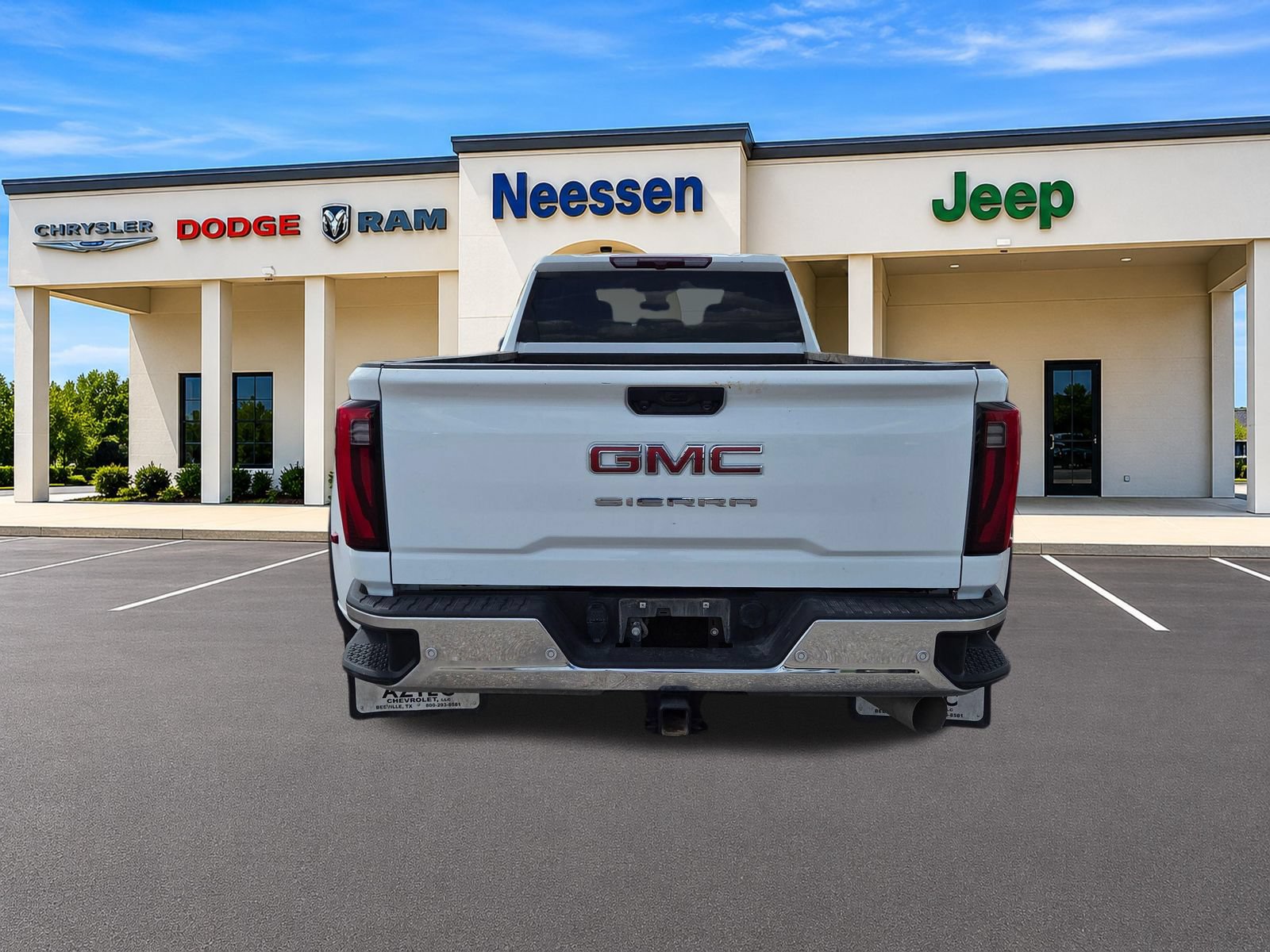 Used 2024 GMC Sierra 3500 Pro AWD/4WD image 8