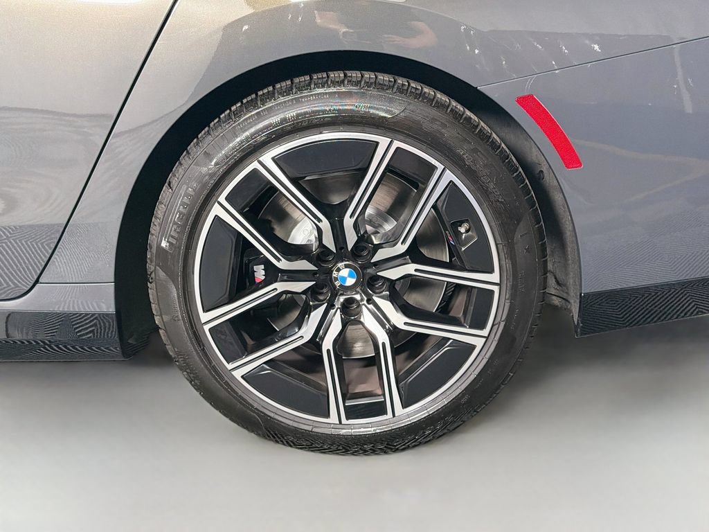 Used 2023 BMW 760i xDrive w/ Luxury Rear Seating Package AWD/4WD image 32