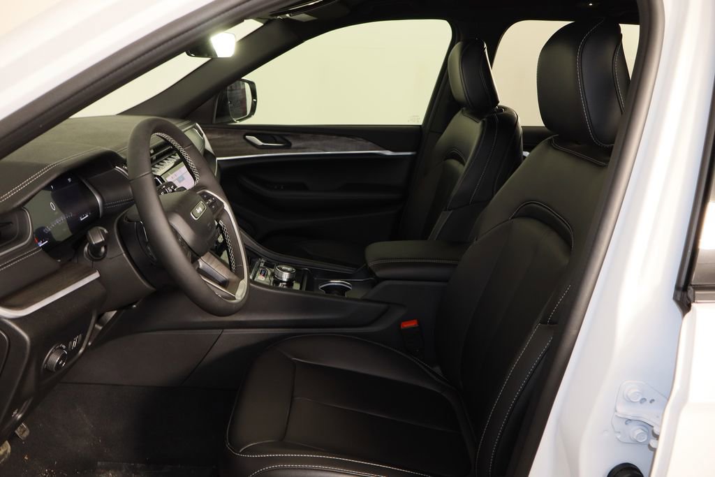 New 2025 Jeep Grand Cherokee Limited w/ Black Appearance Package image 15