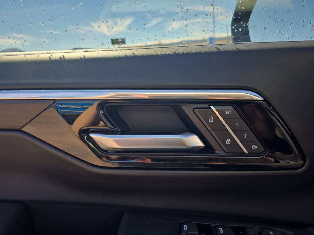 Certified 2025 Chevrolet Suburban Z71 image 12