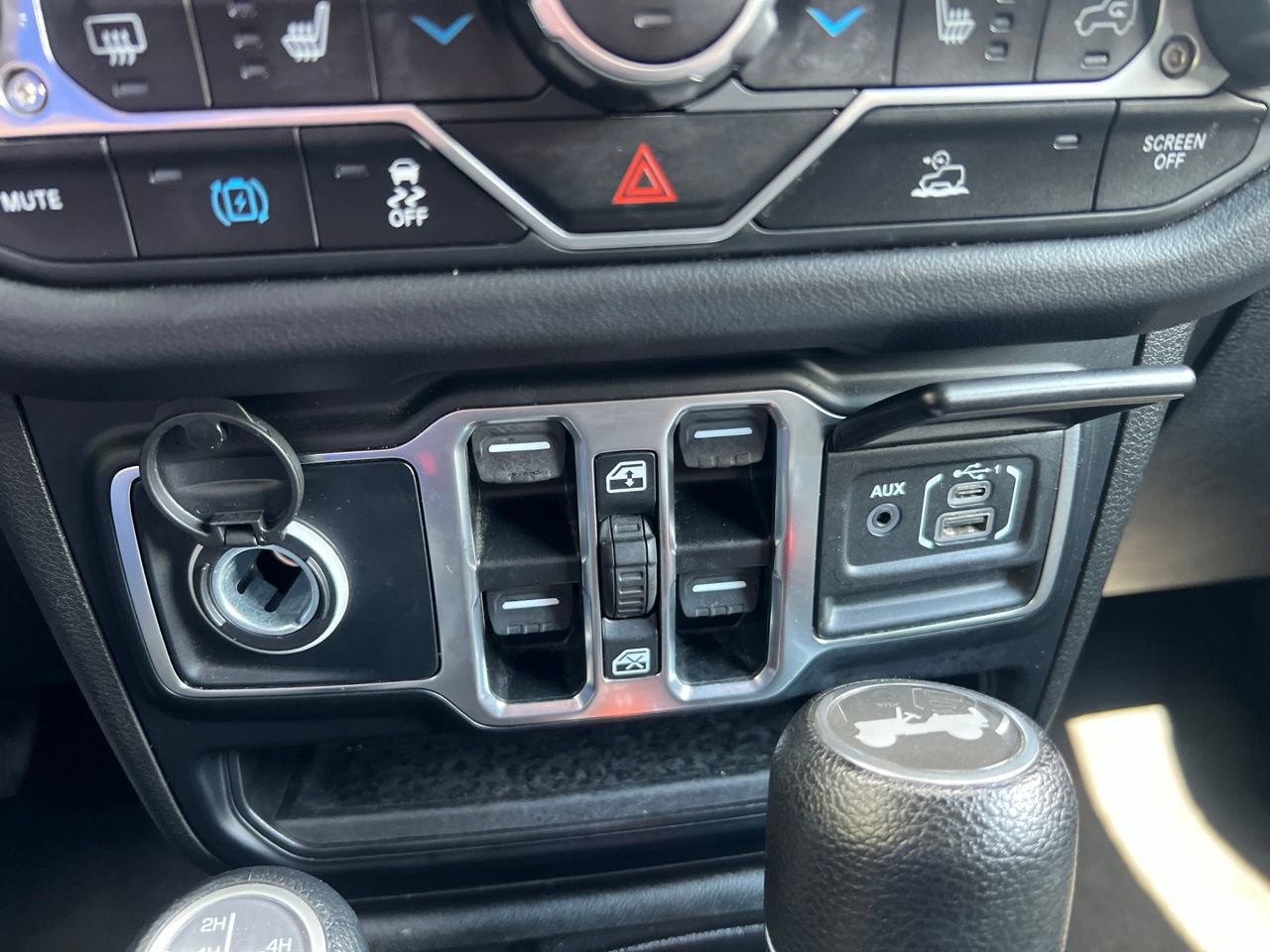 Used 2024 Jeep Wrangler Unlimited Sahara AWD/4WD image 33