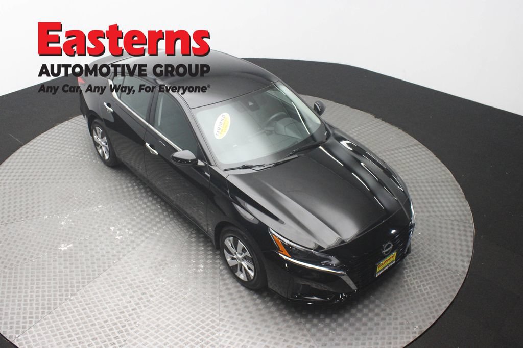 Used 2023 Nissan Altima 2.5 S FWD image 3