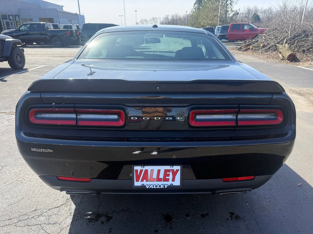 Used 2022 Dodge Challenger R/T image 4