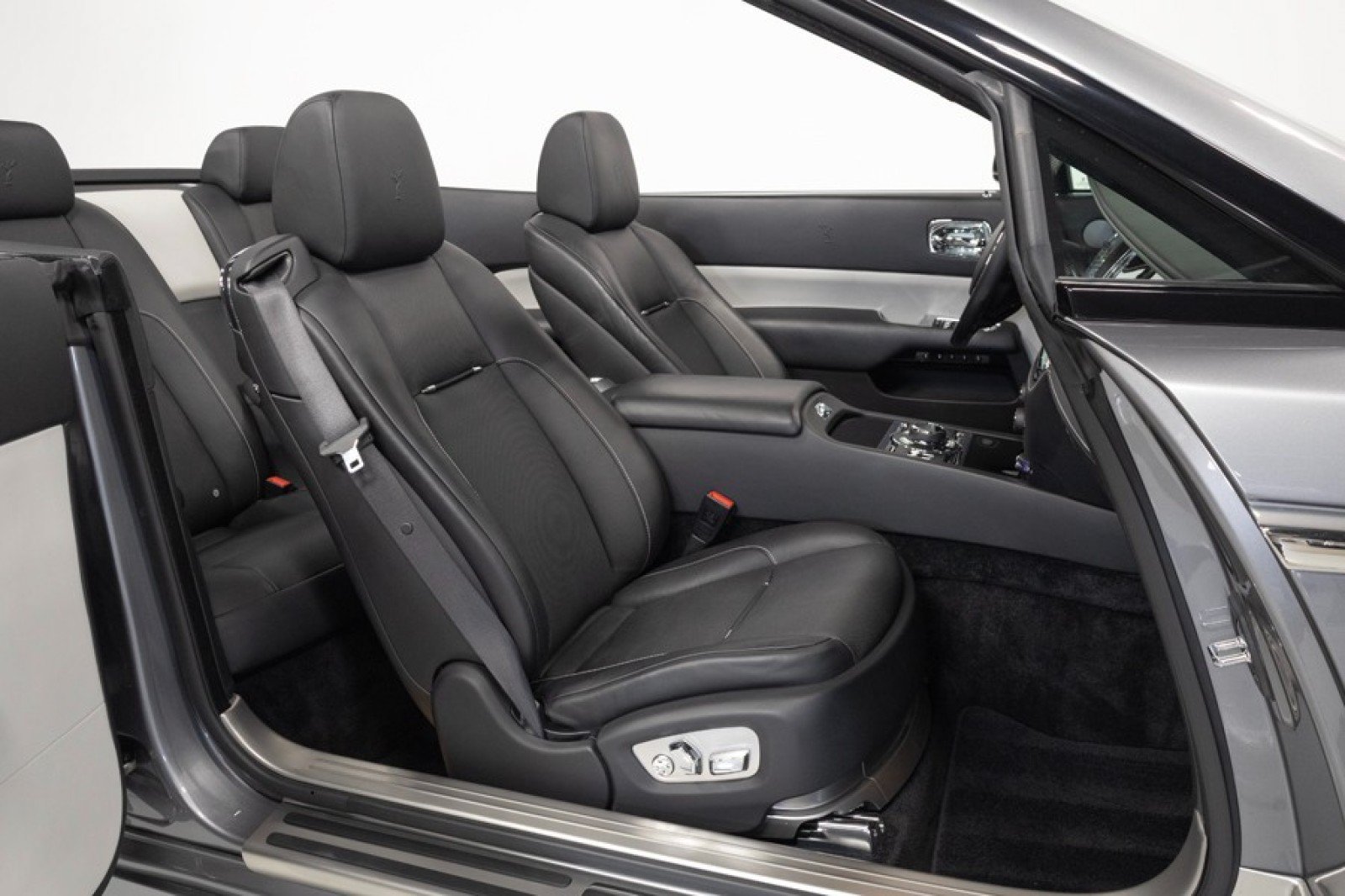 Used 2019 Rolls-Royce Dawn RWD image 58